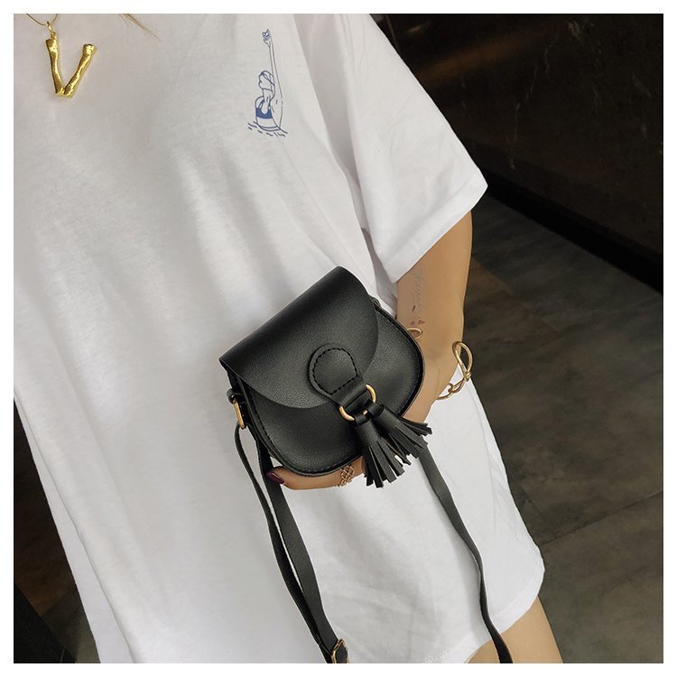 Petit Sac à Bandoulière Fille – Style Décontracté avec Pompon, Léger et Élégant