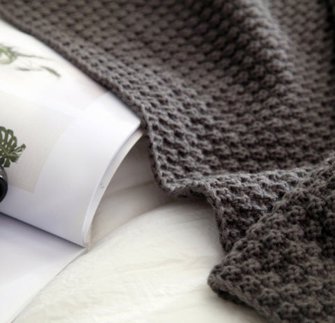 Plaid en Laine Nordique à Pompons et Franges – Couverture Douce pour Bureau, Sieste et Canapé