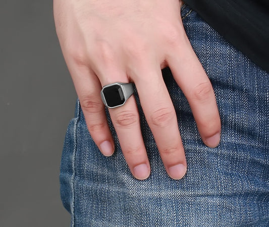 Bague homme en acier inoxydable avec agate noire – Design géométrique, finition dorée