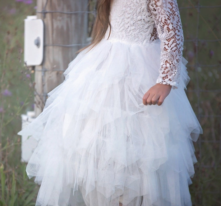 Robe enfant en tulle brodé – Élégance et légèreté pour occasions spéciales