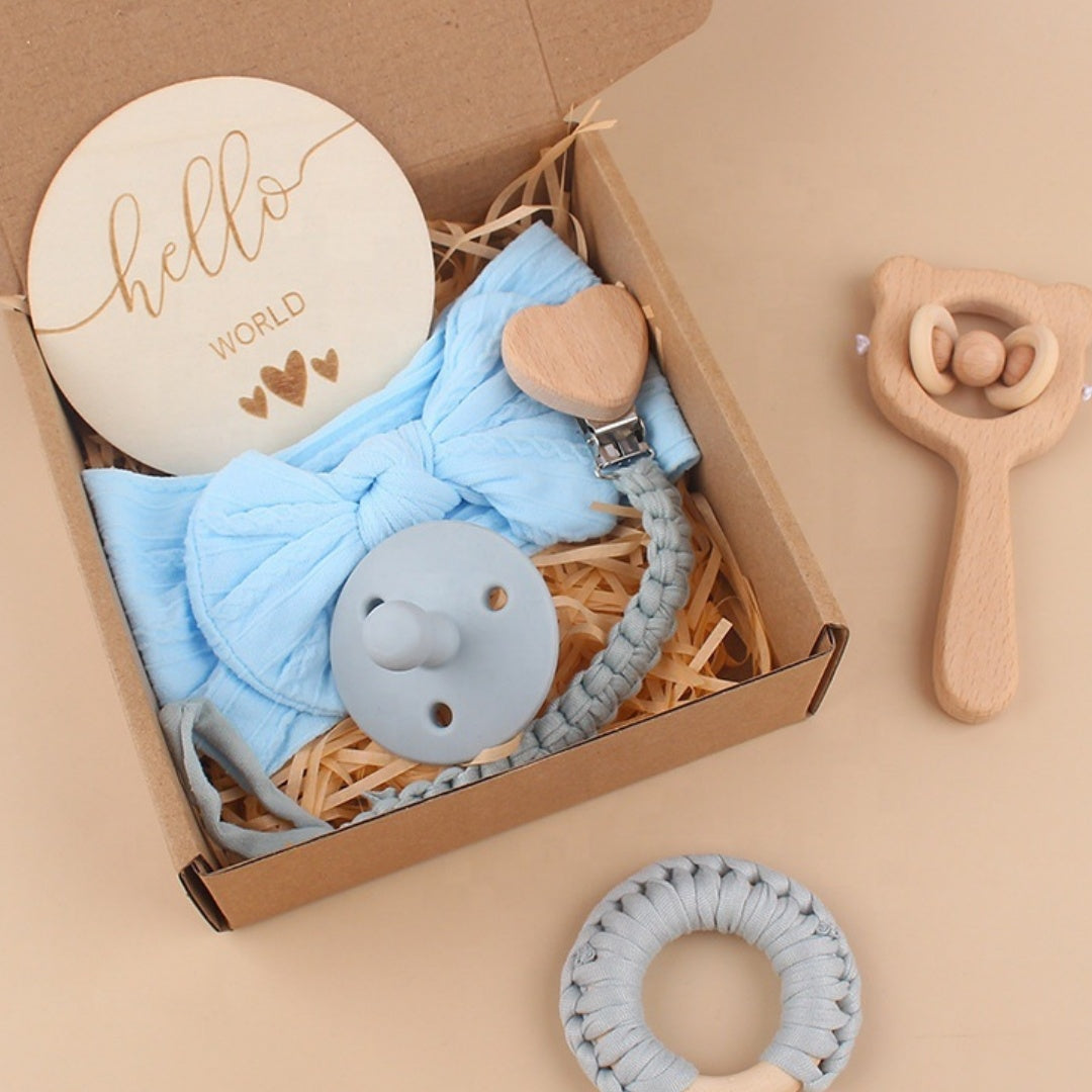 Set de Soins Bébé – Clip de Tétine, Serviette en Coton, Jouet en Bois & Oreilles de Lapin