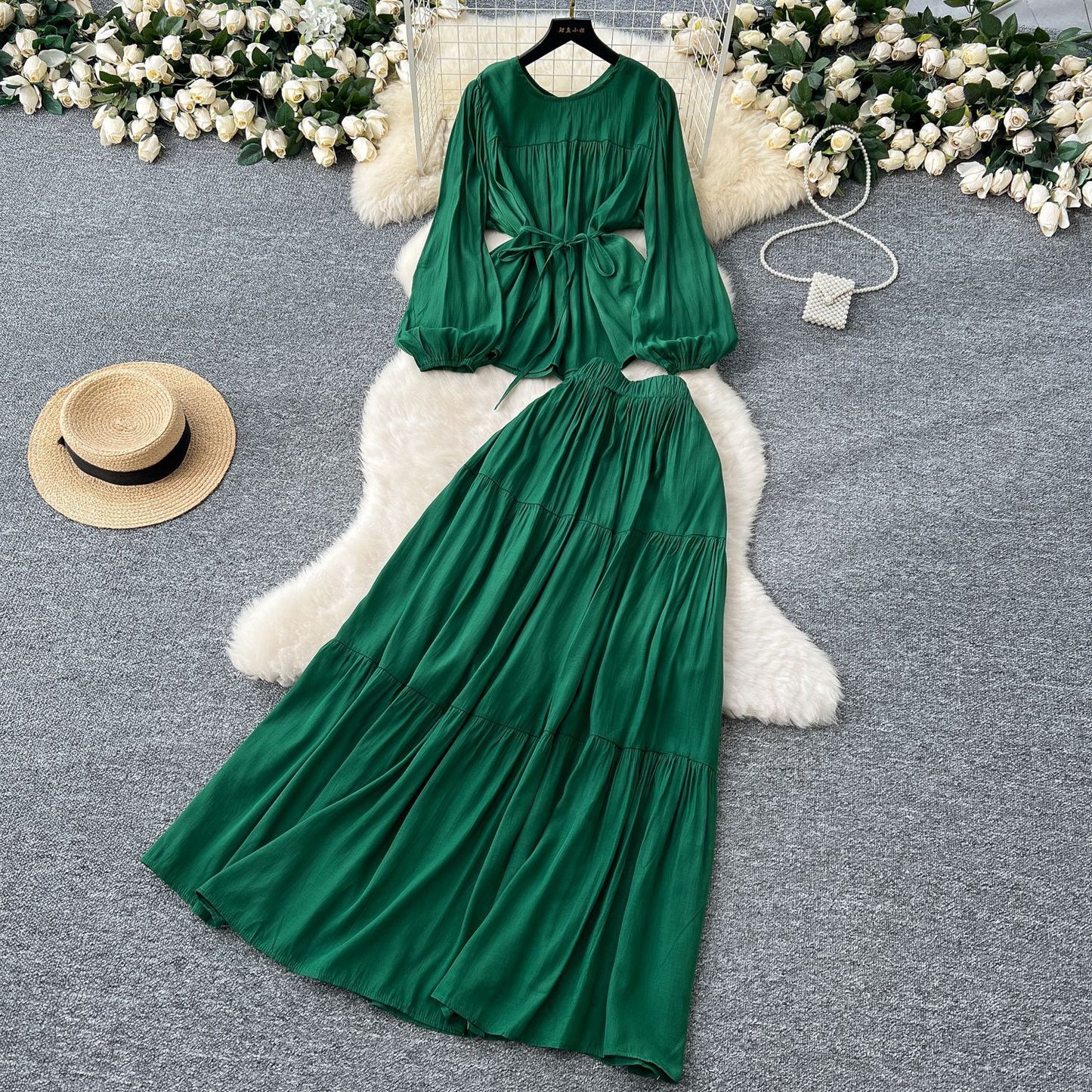 Ensemble féminin à manches longues, col rond, taille cintrée par lacets et jupe taille haute tombante