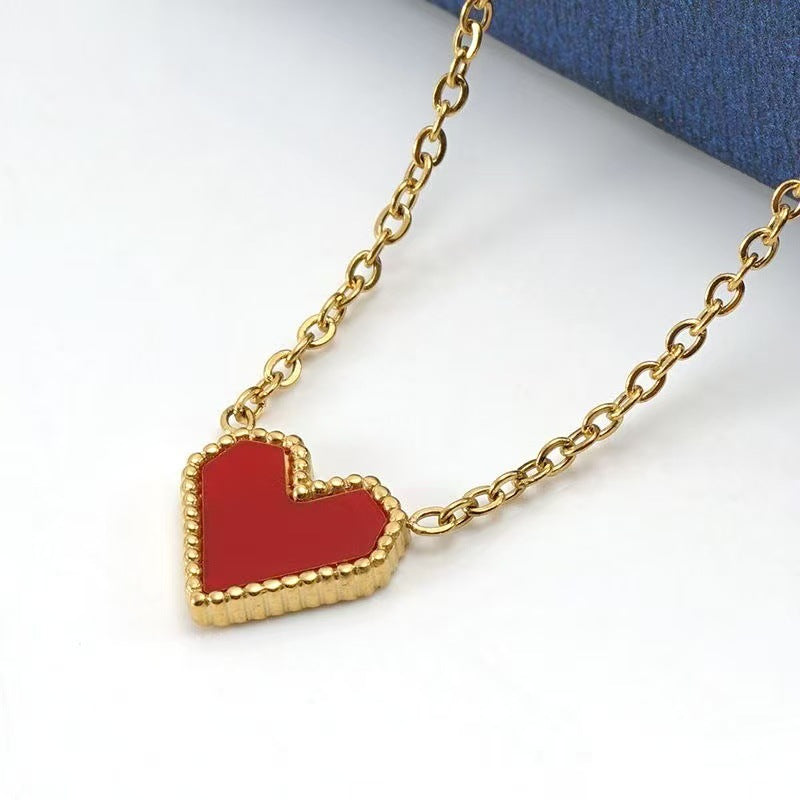 Collier court cœur pêche – style rétro féminin