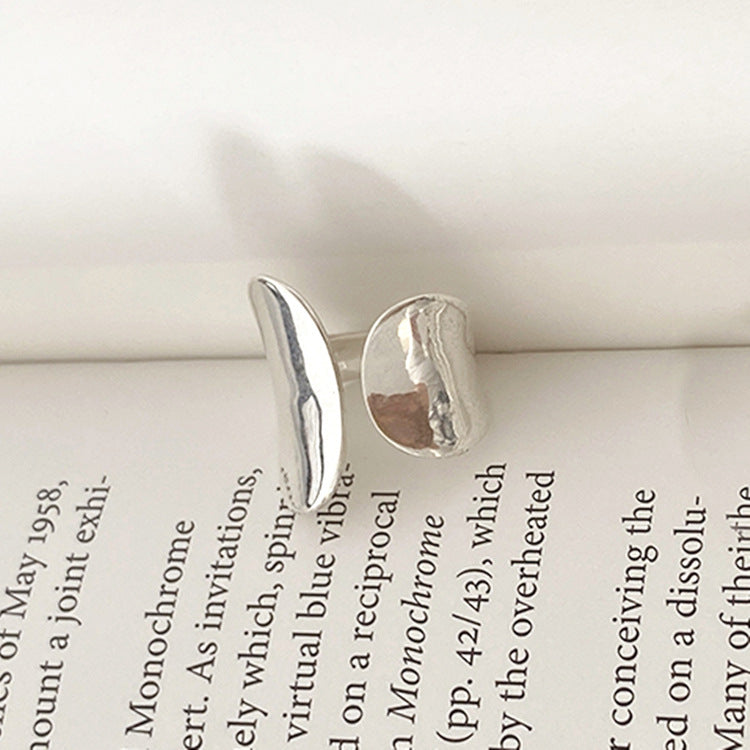Bague large concave minimaliste – finition lisse et personnalisable