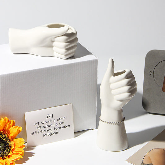 Vase en céramique sculpté – Ornement artistique en forme de corps humain