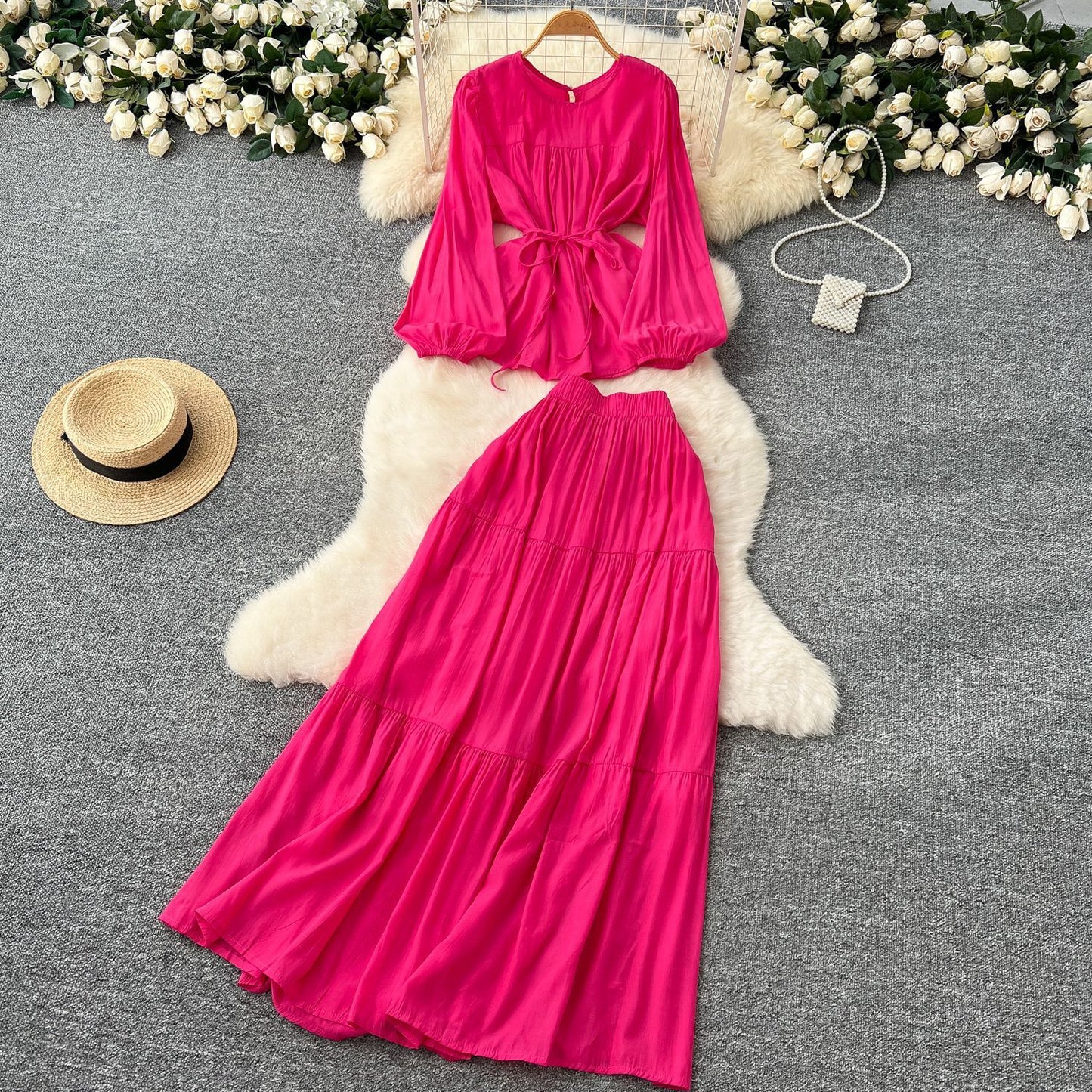 Ensemble féminin à manches longues, col rond, taille cintrée par lacets et jupe taille haute tombante