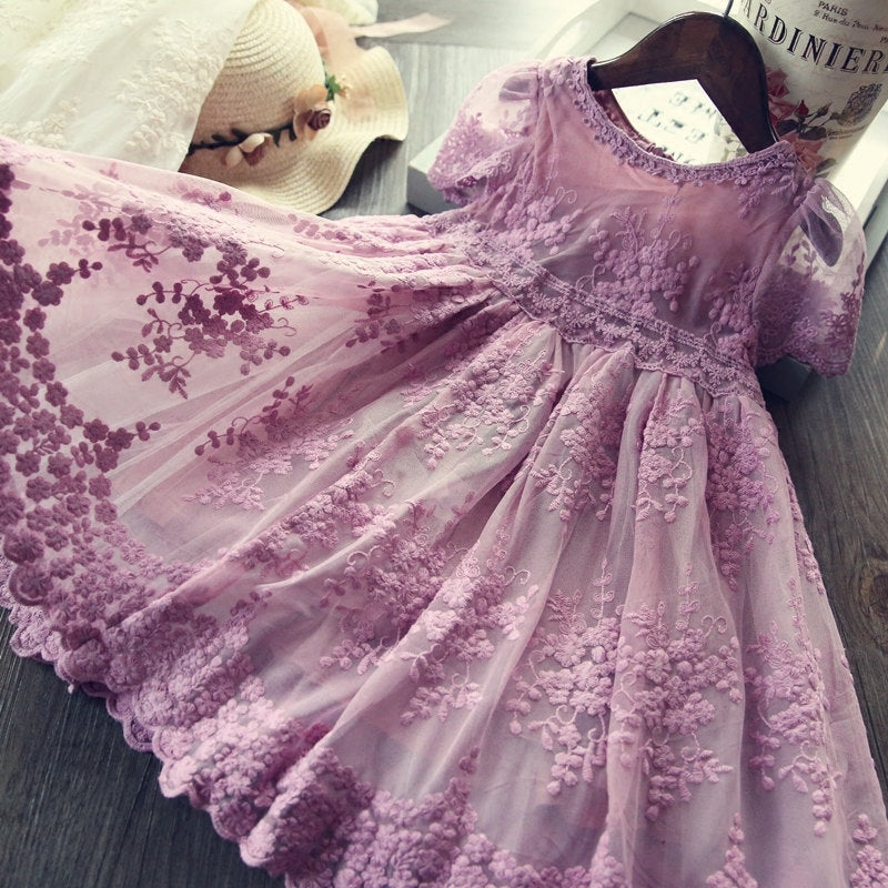 Robe enfant en tulle brodé – Élégance et légèreté pour occasions spéciales