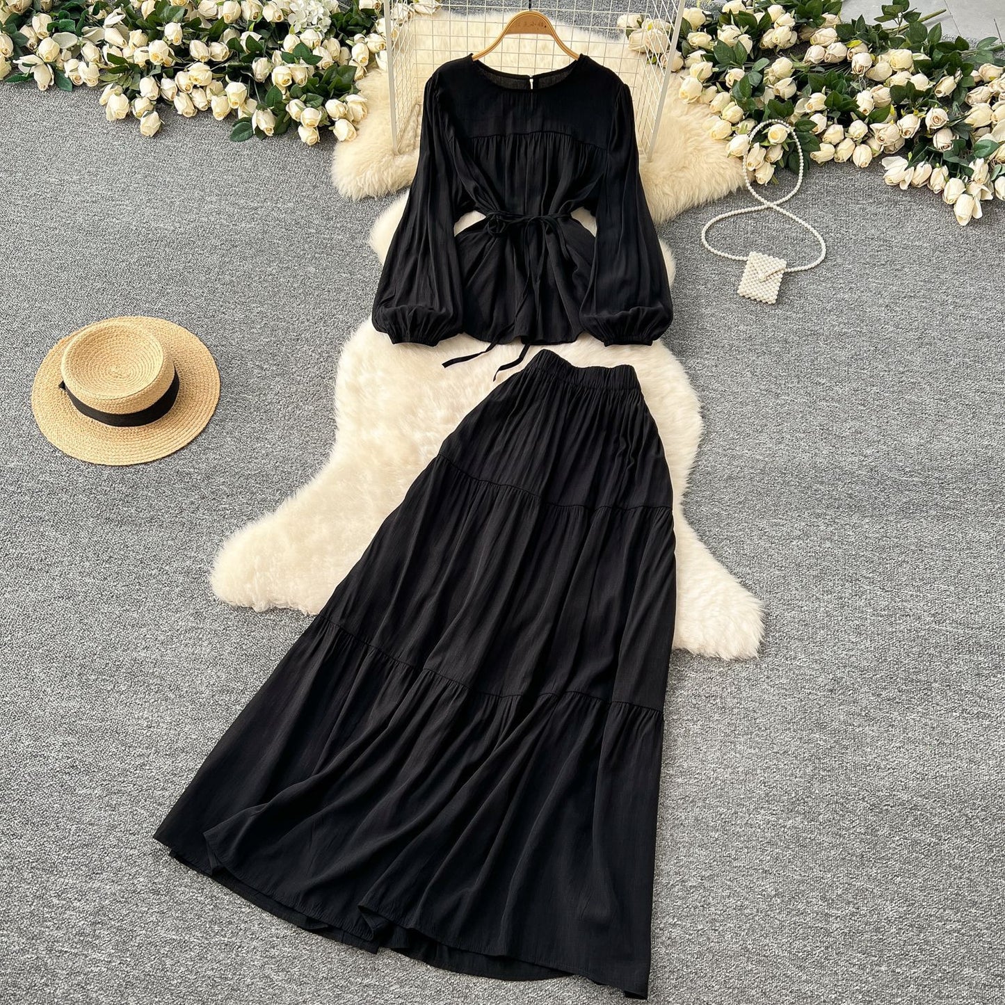 Ensemble féminin à manches longues, col rond, taille cintrée par lacets et jupe taille haute tombante