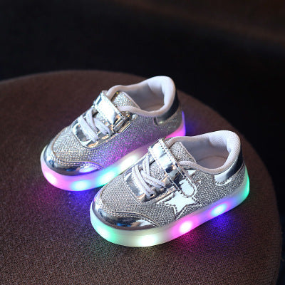 Chaussures LED à bouton magique pour enfants – Lumineuses, modulables et pratiques