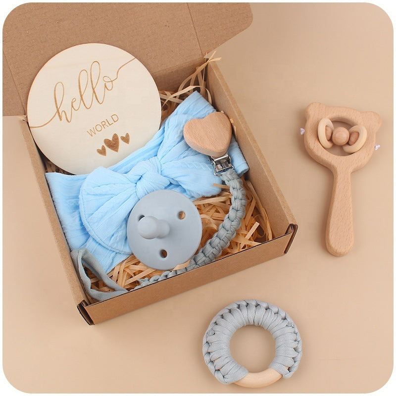 Set de Soins Bébé – Clip de Tétine, Serviette en Coton, Jouet en Bois & Oreilles de Lapin
