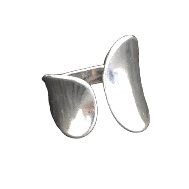 Bague large concave minimaliste – finition lisse et personnalisable